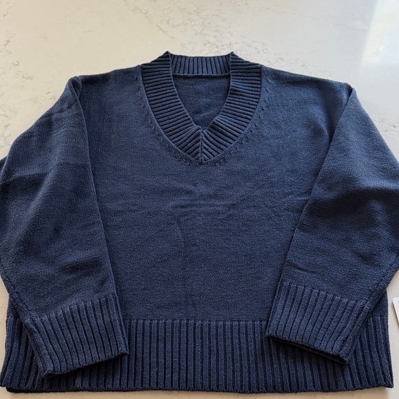 Women's Navy V-Neck Cashmere Blend Sweater - Picture 4 of 5